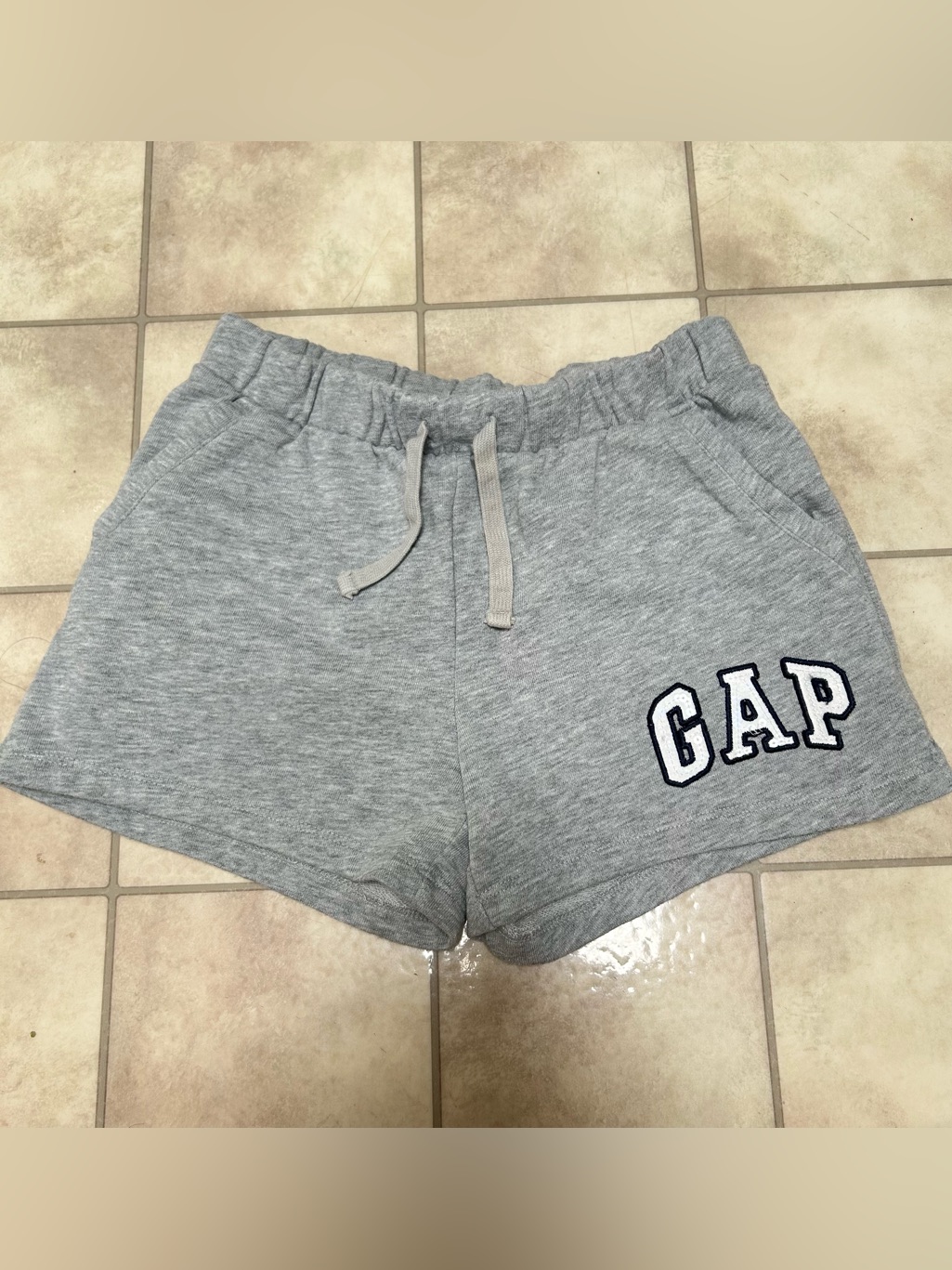 Gap Kids Shorts Girls Large 10 Gray Fleece Sweatshorts Embroidered Sequin Logo